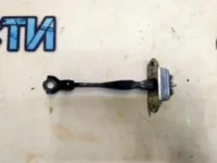 Ограничитель двери передний Nissan Juke (F15) 804301KA0A Отличное состояние.