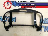 Накладка декоративная на магнитолу Nissan Juke (F15) 682601KE0A Отличное состояние.