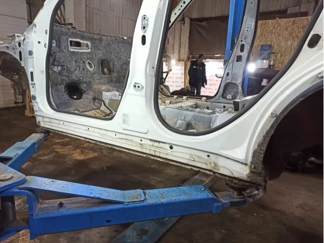 Порог со стойкой левый Nissan Juke (YF15)