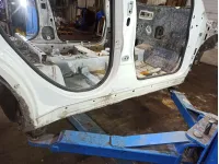 Порог со стойкой правый Nissan Juke (YF15)