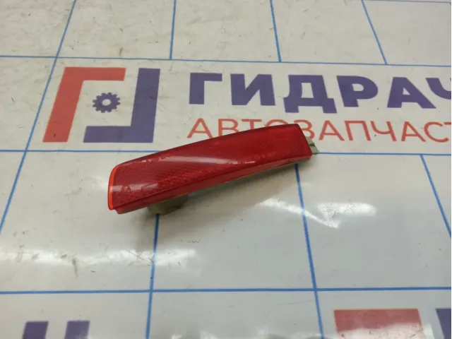 Отражатель в задний бампер правый Nissan Juke (YF15) 26560-5C000