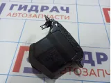 Дефлектор воздушный центральный правый Nissan Juke (YF15) 68750-1KE0A