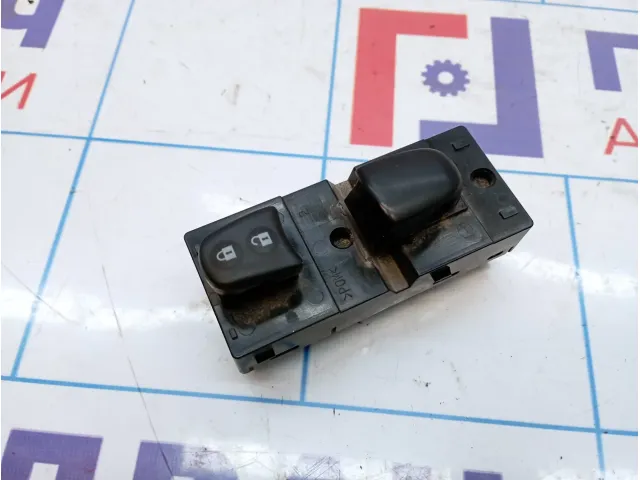 Кнопка стеклоподъемника пассажирская Nissan Juke (YF15) 25411-1KA5A