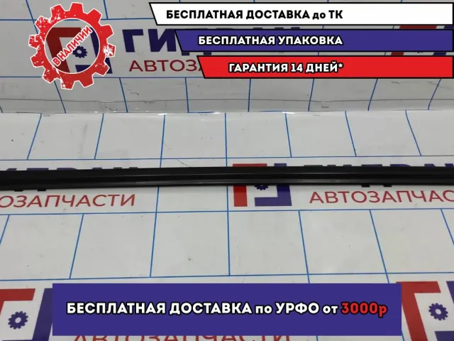 Накладка стекла переднего левого Nissan Juke (F15) 80821-1KA0A. Наружная.