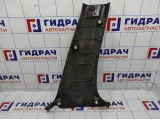 Обшивка стойки центральная нижняя левая Nissan Juke (F15) 76916-1KB0A. Дефект крепления.