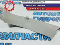 Обшивка двери багажника левая Nissan Leaf 909033NA0A. Трещина.