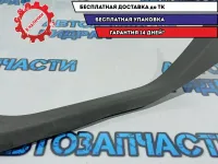 Накладка порога внутренняя задняя правая Nissan Leaf 769B63NA0A. Потертость.