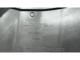 Обшивка стойки средней левой нижняя Nissan Leaf 769163NA0A. Потертость.