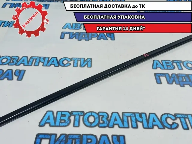 Накладка стекла двери передней левой Nissan Leaf 808213NA0B.