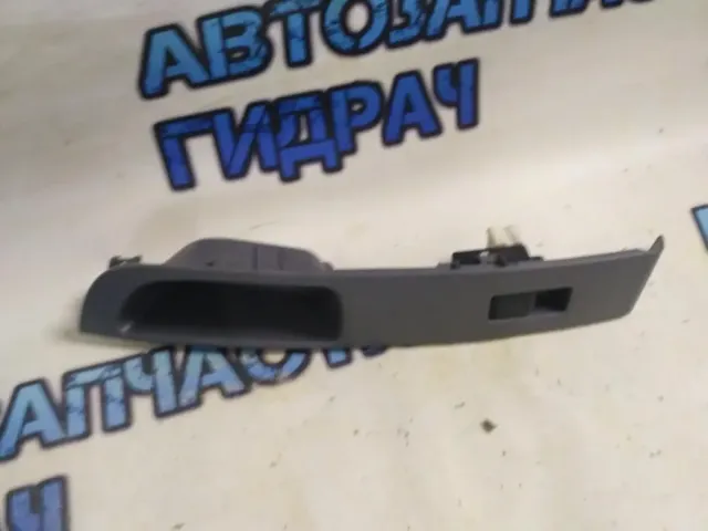 Кнопка стеклоподъемника переднего правого Nissan Micra