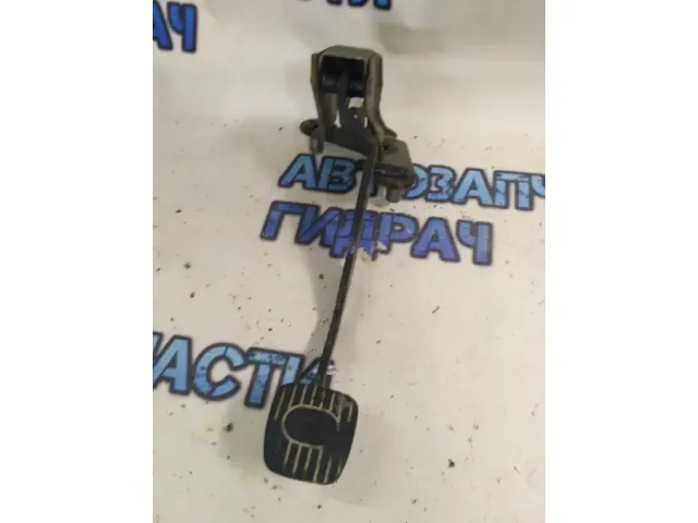 Педаль сцепления Nissan Micra