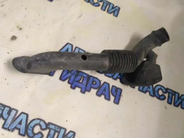 Воздухозаборник, резонатор воздушный Nissan Micra