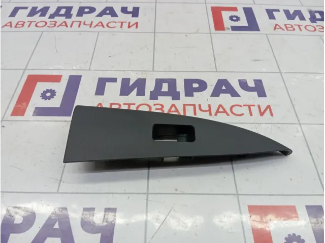 Накладка кнопки стеклоподъемника передняя правая Nissan Note 809619U05B