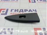Накладка кнопки стеклоподъемника передняя правая Nissan Note 809619U05B