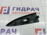 Накладка кнопки стеклоподъемника передняя правая Nissan Note 809619U05B