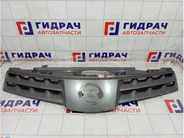 Решетка радиатора Nissan Note 623109U000