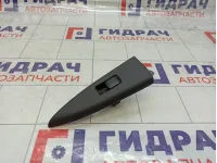 Кнопка стеклоподъемника заднего правого Nissan Note 25411ED00B