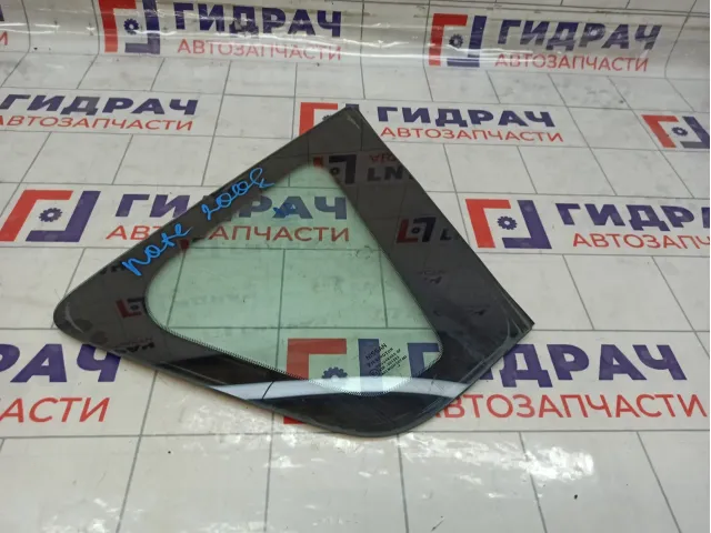 Стекло кузовное глухое (форточка) правое Nissan Note 833009U000