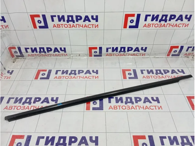 Накладка стекла переднего правого Nissan Note 808209U000