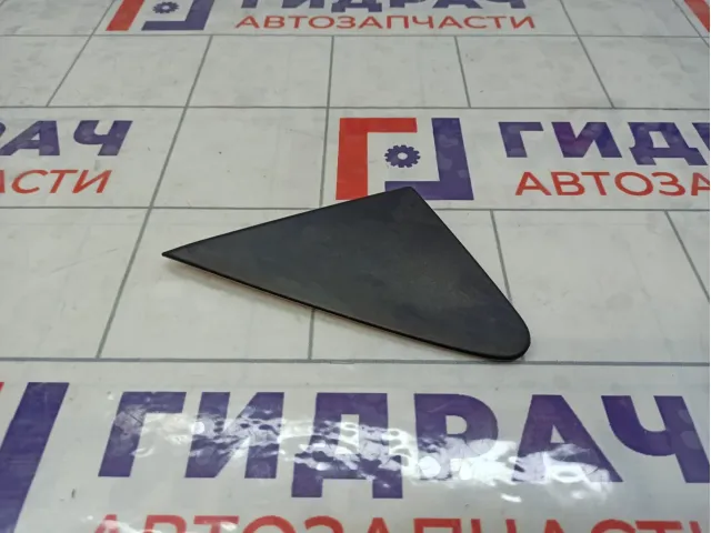 Накладка крыла переднего левого Nissan Note 638719U000