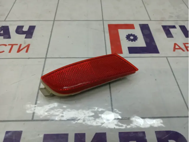 Отражатель в бампер задний левый Nissan Note 26565WA90A