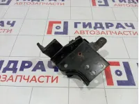 Кронштейн бампера передний левый Nissan Pathfinder