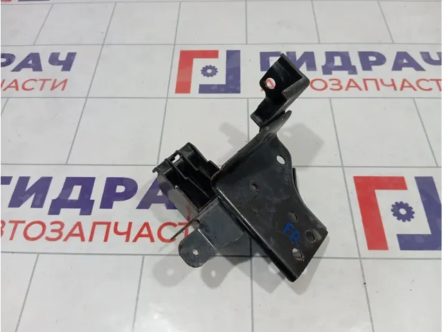 Кронштейн бампера передний правый Nissan Pathfinder