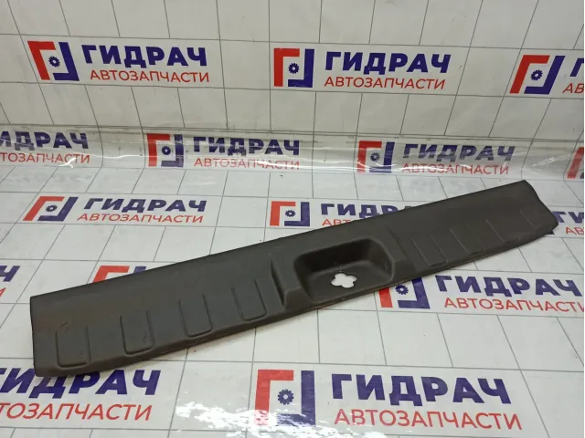 Обшивка багажника на заднюю панель Nissan Pathfinder 84990EB302
