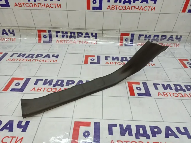 Накладка порога внутренняя задняя правая Nissan Pathfinder 769B6EB402