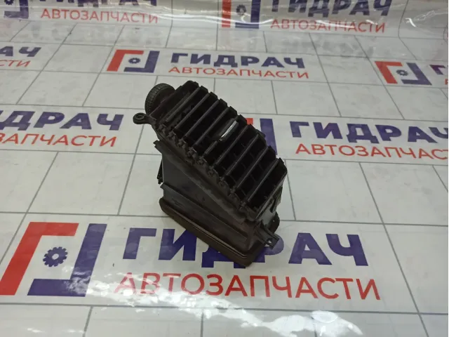 Дефлектор воздушный правый Nissan Pathfinder 68750EB301