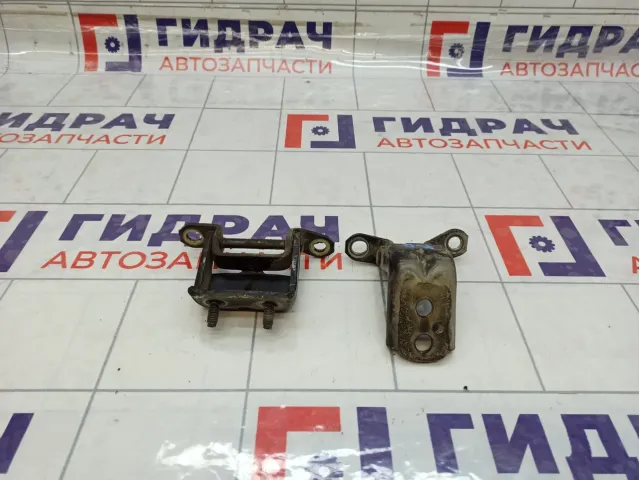 Петли двери задней правой Nissan Pathfinder