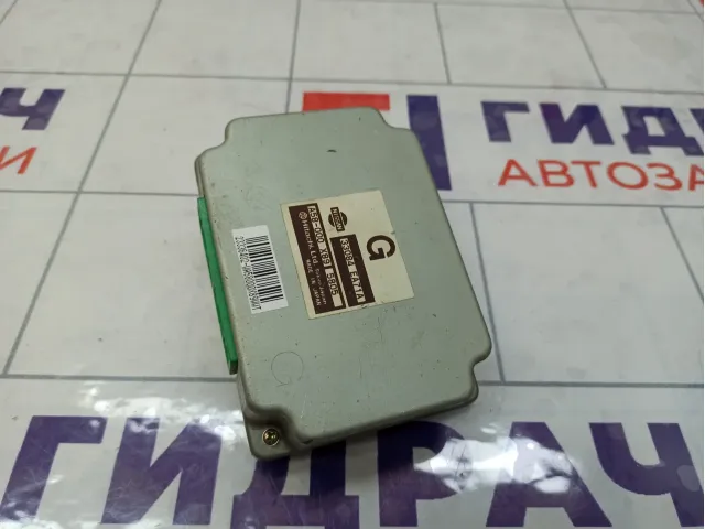 Блок электронный Nissan Pathfinder 33084EA71A