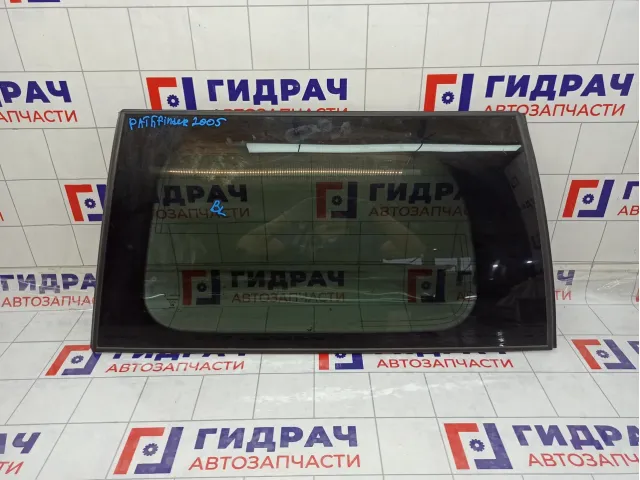 Стекло кузовное глухое (форточка) левое Nissan Pathfinder 83307EB305