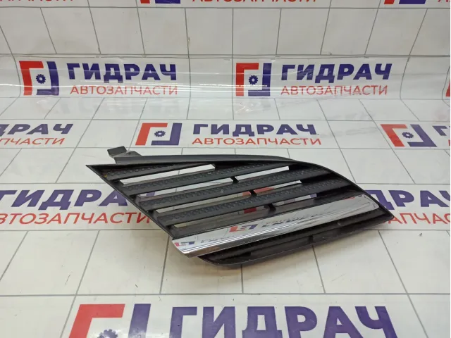 Решетка радиатора правая Nissan Primera (P12) 62320-AU000
