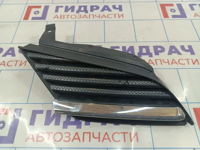Решетка радиатора правая Nissan Primera (P12) 62320-AU300