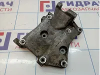 Кронштейн генератора Nissan Primera (P12) 11910-BM700