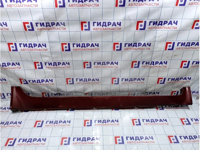 Накладка на порог наружная правая Nissan Primera (P12) 76850-AU300