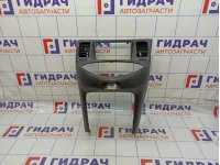 Накладка на торпедо центральная Nissan Primera (P12) 68260-AV600