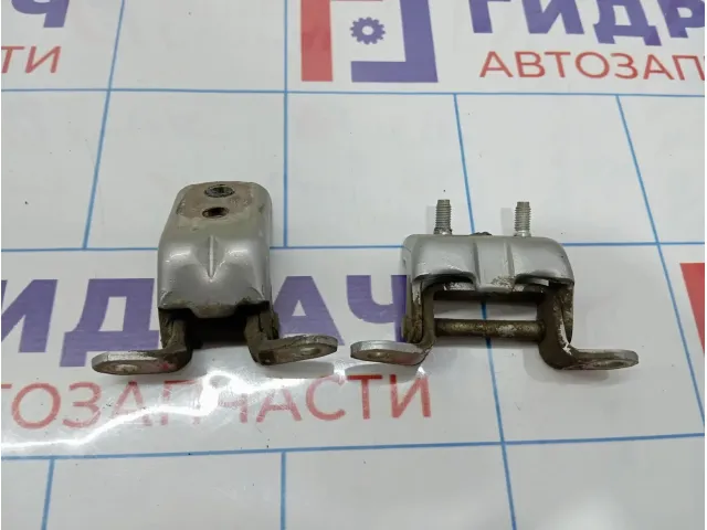 Петли двери задней левой комплект Nissan Primera (P12)