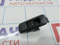 Кнопка стеклоподъемника задняя правая Nissan Primera (P12) 25411-AV600