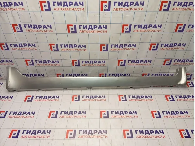 Накладка на порог наружная правая Nissan Primera (P12) 76850-AU300