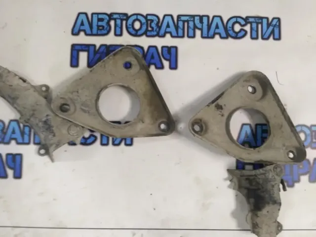 Кронштейн передней балки шт Nissan Primera P12