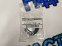 Сальник свечного колодца Nissan Primera P12E 1327653Y0A Отличное состояние.Новая деталь.