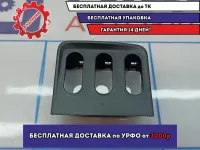 Накладка блока кнопок Nissan Primera (P12) 68485-BA000. Под кнопки обогрева.