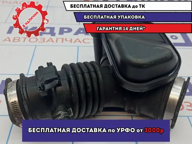 Патрубок воздушного фильтра Nissan Primera (P12) 16578-AU000.