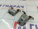 Петли двери задней левой Nissan Qashqai (J10) . Комплект.