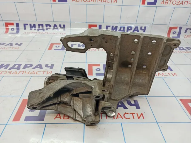 Опора двигателя задняя Nissan Qashqai (J10) 11220-ET00A. Дефект гайки.
