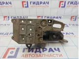 Опора двигателя задняя Nissan Qashqai (J10) 11220-ET00A. Дефект гайки.