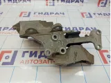Опора двигателя задняя Nissan Qashqai (J10) 11220-ET00A. Дефект гайки.