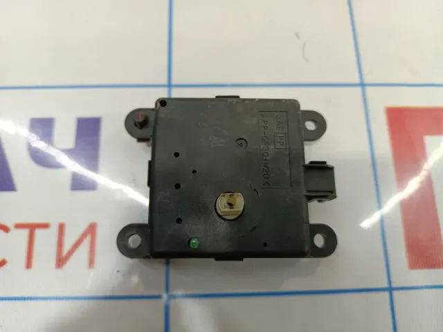 Моторчик заслонки отопителя Nissan Qashqai (J10) 27732-8H300.